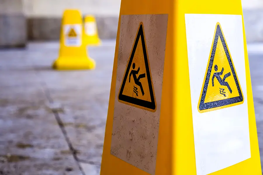 Slips, Trips and Falls Training, an online health and safety course from Irish Health and Safety